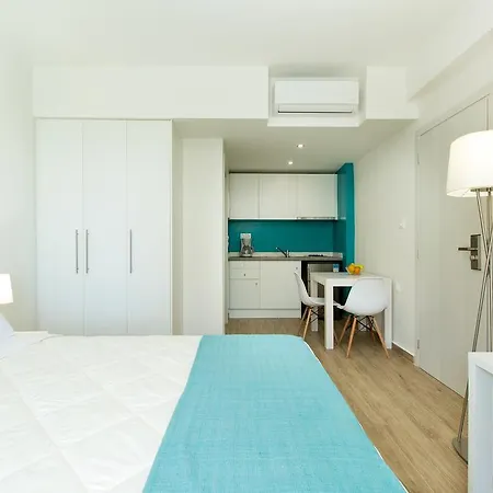 Golden Coast Seaside 아파트 레팀노