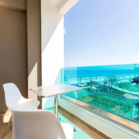 Golden Coast Seaside 아파트 레팀노